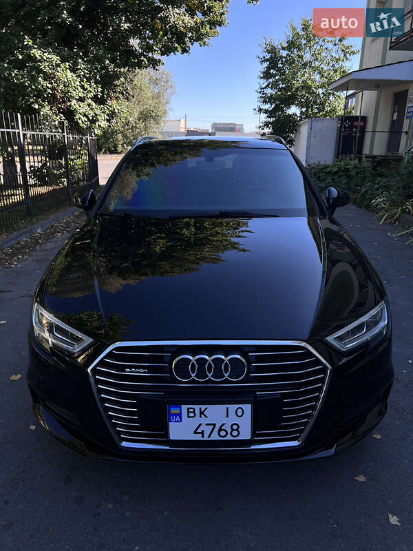 Седан Audi A3 2017 в 