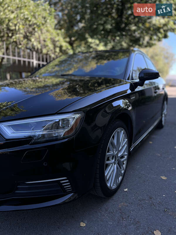 Седан Audi A3 2017 в Ровно