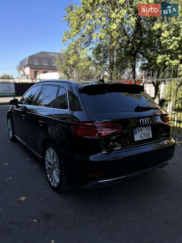 Седан Audi A3 2017 в Рівному