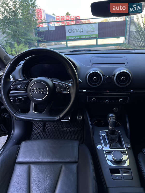 Седан Audi A3 2017 в Ровно