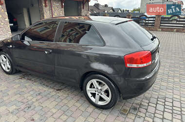 Хетчбек Audi A3 2004 в 