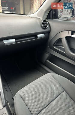 Хетчбек Audi A3 2004 в 