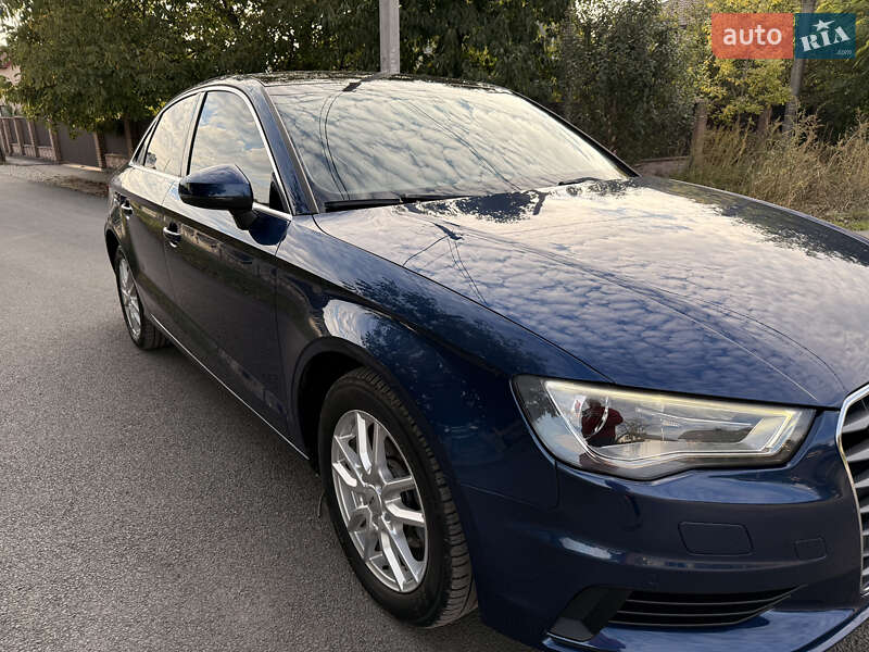 Седан Audi A3 2015 в Івано-Франківську