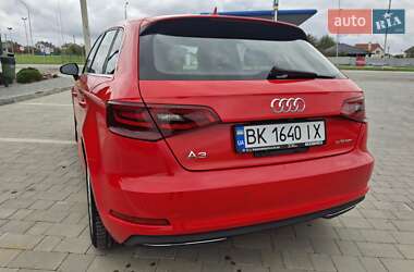 Хетчбек Audi A3 2015 в 