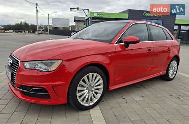 Хетчбек Audi A3 2015 в 