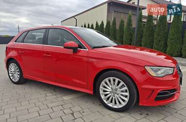Хетчбек Audi A3 2015 в 