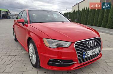 Хетчбек Audi A3 2015 в 
