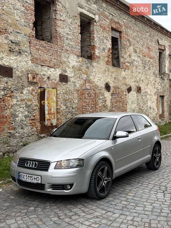 Хэтчбек Audi A3 2003 в 