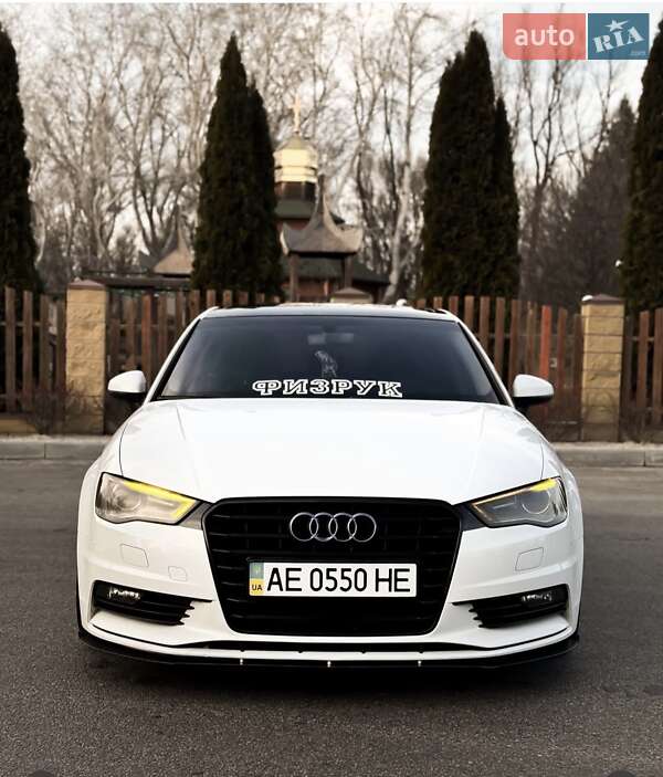 Седан Audi A3 2016 в Днепре