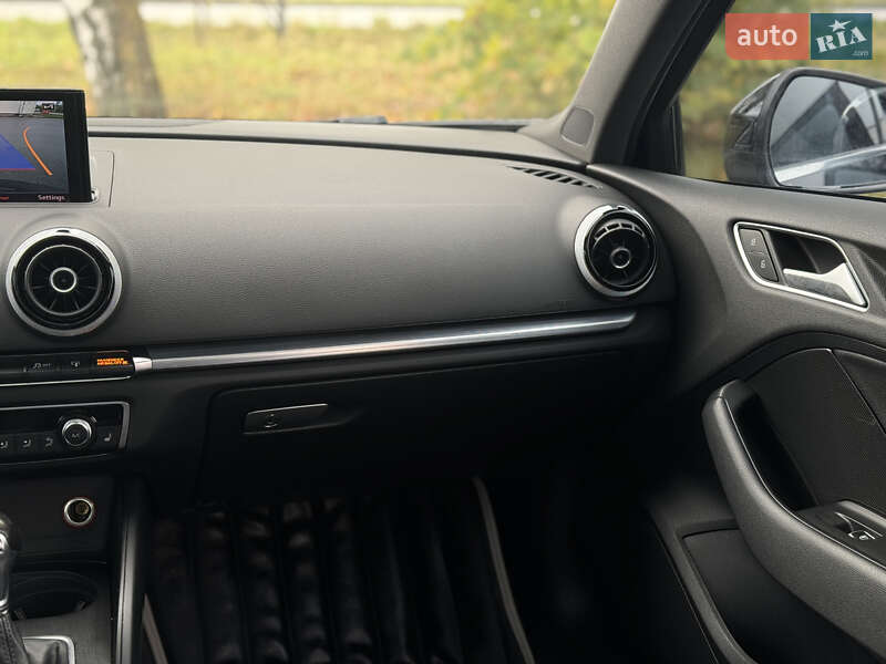 Седан Audi A3 2015 в Киеве