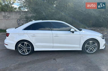 Седан Audi A3 2016 в 