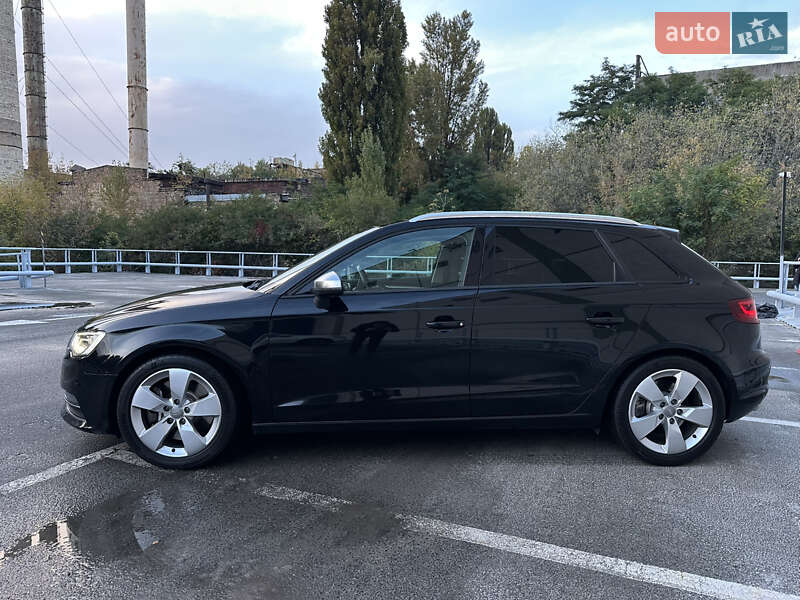 Хэтчбек Audi A3 2016 в Киеве