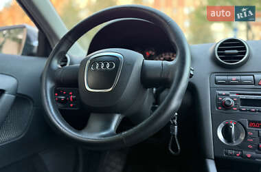 Хэтчбек Audi A3 2004 в 