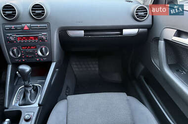 Хэтчбек Audi A3 2004 в 