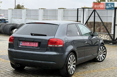 Хэтчбек Audi A3 2004 в 