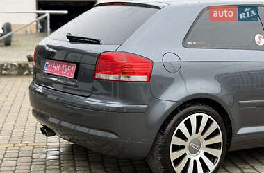 Хэтчбек Audi A3 2004 в 