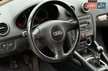 Хэтчбек Audi A3 2004 в 