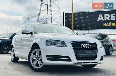 Хэтчбек Audi A3 2013 в 