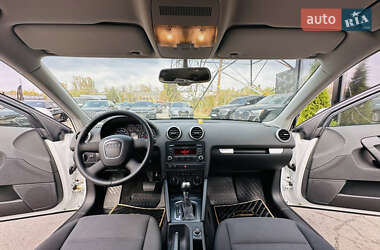 Хэтчбек Audi A3 2013 в 