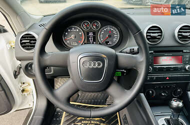 Хэтчбек Audi A3 2013 в 