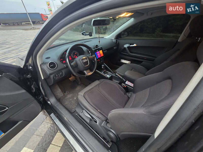 Хэтчбек Audi A3 2005 в 