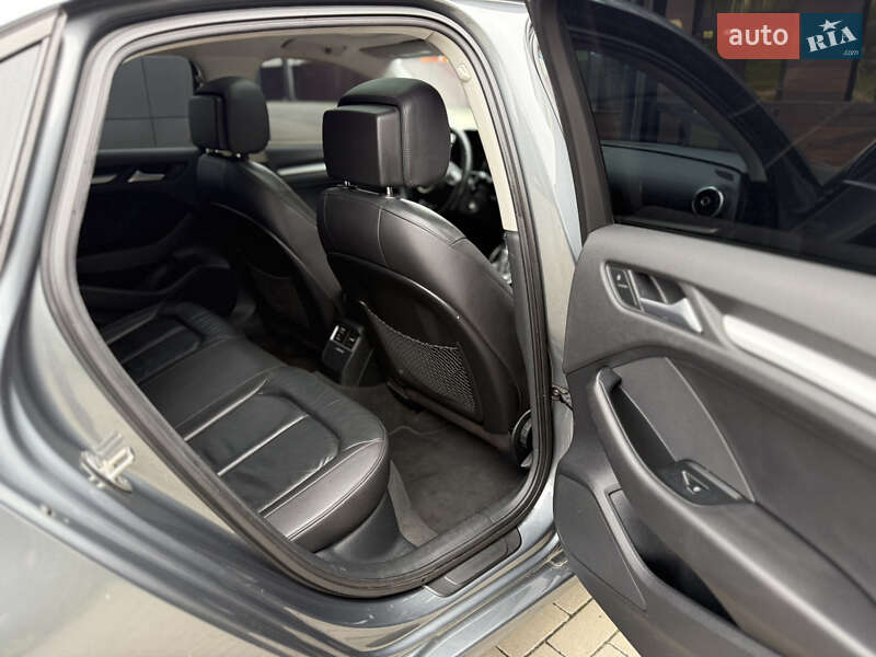 Седан Audi A3 2015 в Ровно