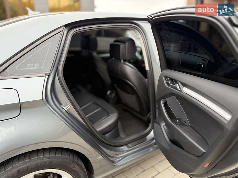 Седан Audi A3 2015 в Ровно
