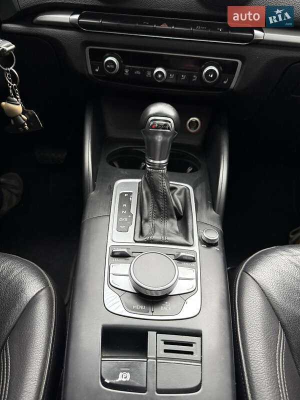 Седан Audi A3 2015 в Ровно