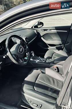 Хэтчбек Audi A3 2015 в 