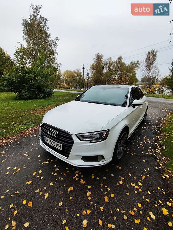 Седан Audi A3 2018 в Киеве