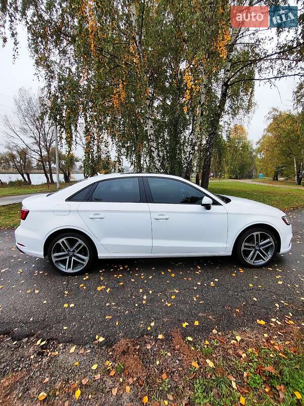 Седан Audi A3 2018 в Киеве
