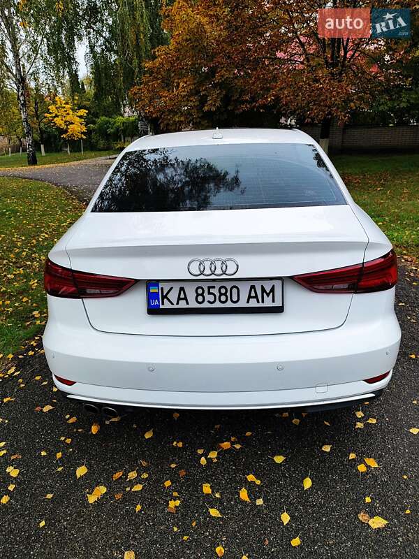 Седан Audi A3 2018 в Киеве