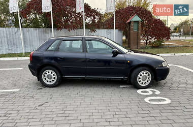 Хетчбек Audi A3 2000 в 