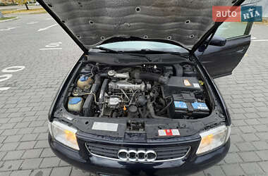 Хетчбек Audi A3 2000 в 