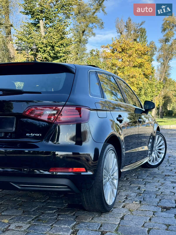 Хетчбек Audi A3 2016 в Києві