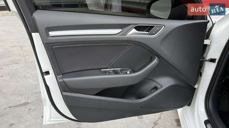 Седан Audi A3 2016 в Киеве