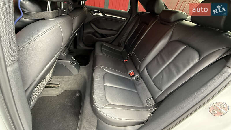 Седан Audi A3 2016 в Киеве