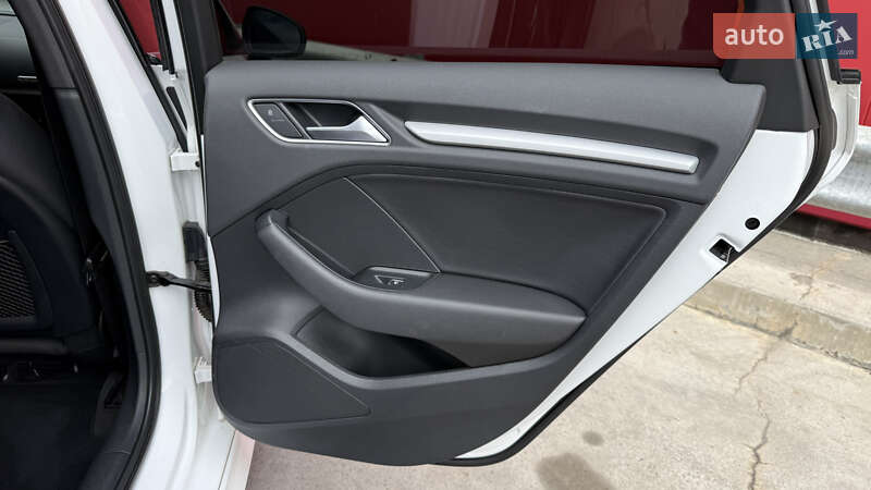 Седан Audi A3 2016 в Киеве