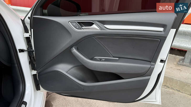 Седан Audi A3 2016 в Киеве