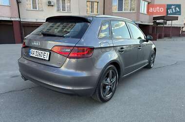 Хетчбек Audi A3 2016 в 