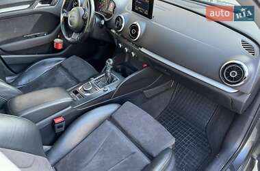 Хетчбек Audi A3 2016 в 