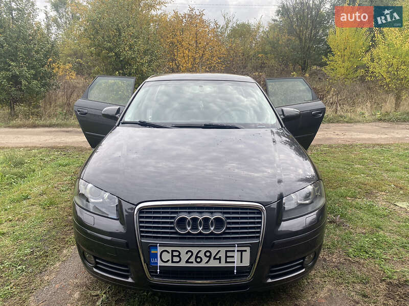 Хэтчбек Audi A3 2004 в 