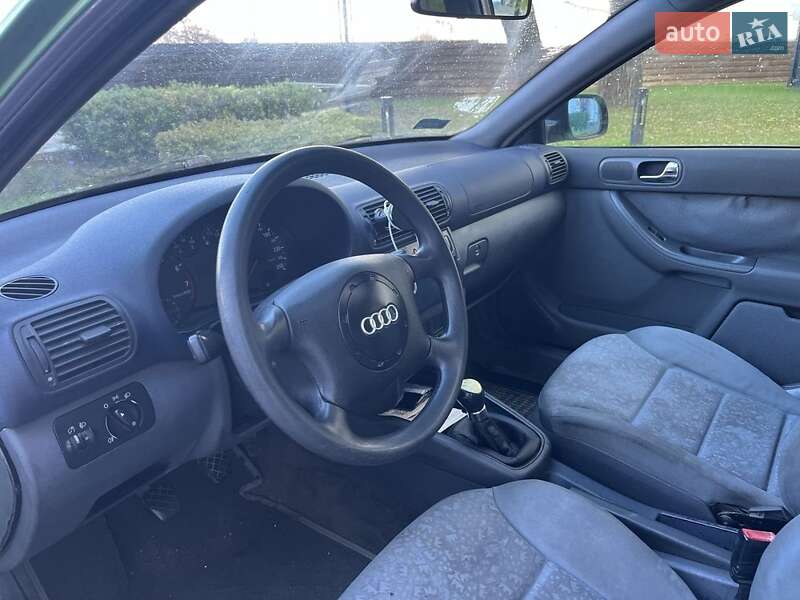 Хэтчбек Audi A3 1997 в Вишневом