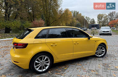 Хэтчбек Audi A3 2016 в 