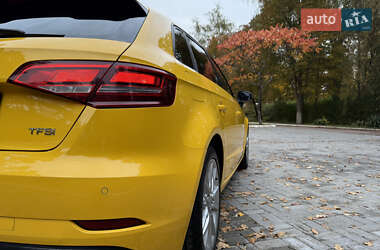 Хэтчбек Audi A3 2016 в 