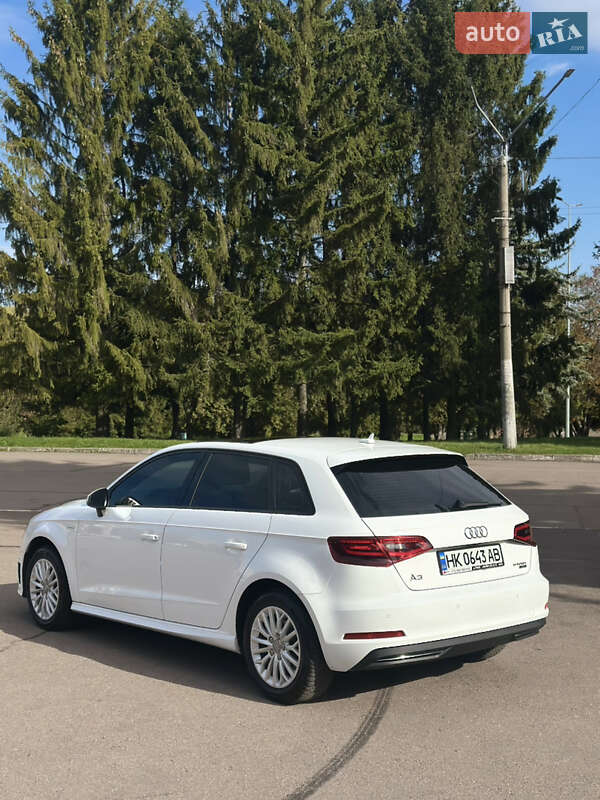 Хетчбек Audi A3 2016 в Рівному