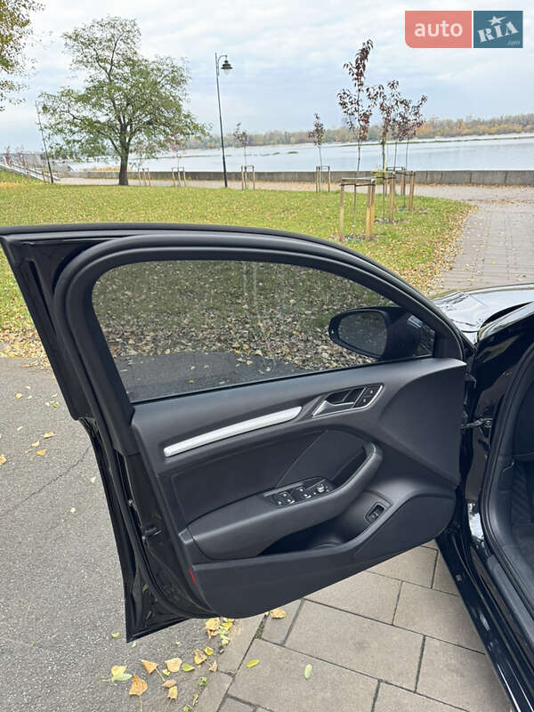 Седан Audi A3 2015 в Киеве