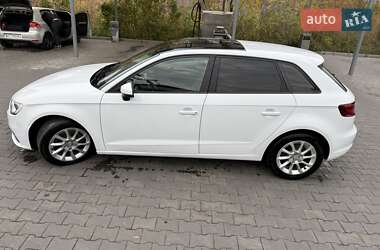 Хетчбек Audi A3 2015 в 
