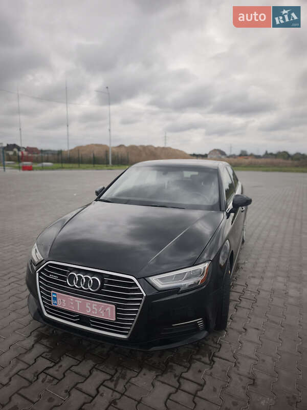 Хэтчбек Audi A3 2017 в Луцке