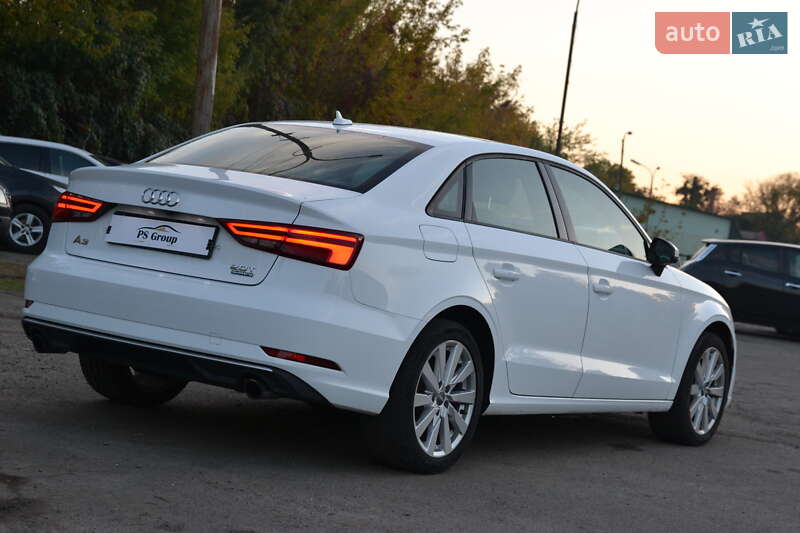 Седан Audi A3 2017 в Луцке